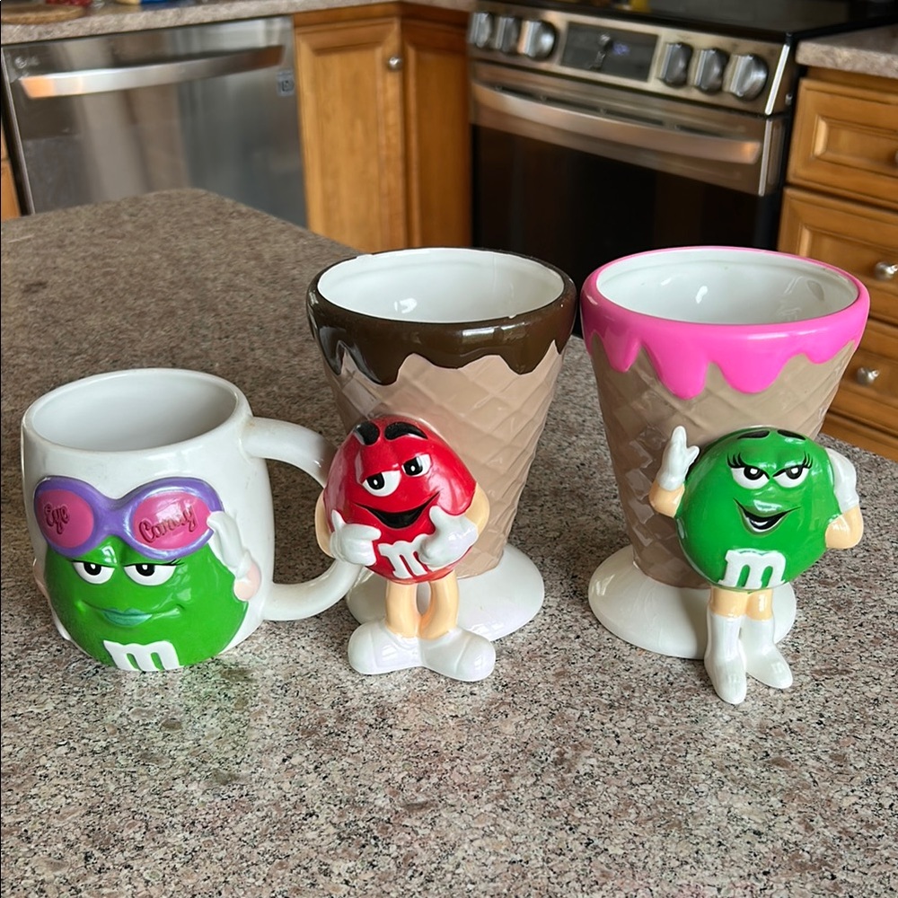 M&M'S Green and Red Party Supplies Set